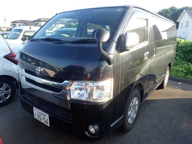 TOYOTA HIACE VAN