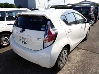 TOYOTA AQUA 2016