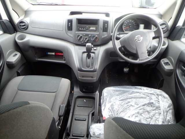 NISSAN NV200 2018