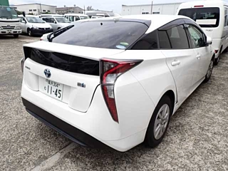 TOYOTA PRIUS 2018