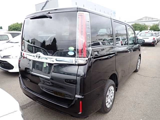 TOYOTA NOAH 2018