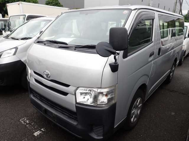 TOYOTA HIACE VAN 2018