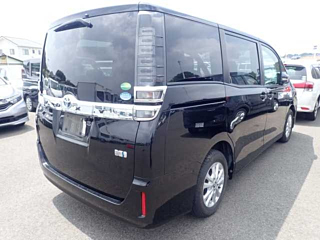 TOYOTA VOXY 2018