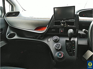 TOYOTA SIENTA 2017