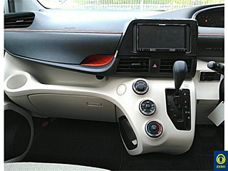 TOYOTA SIENTA 2018