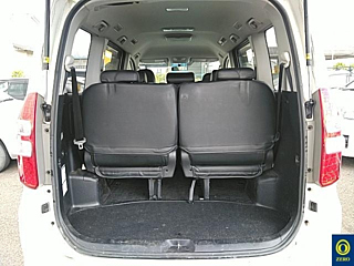 TOYOTA NOAH 2011