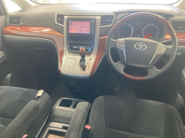 TOYOTA VELLFIRE 2010