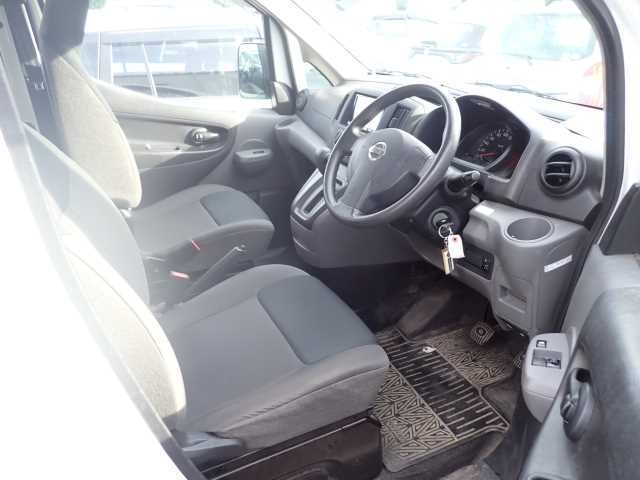 NISSAN NV200 2018