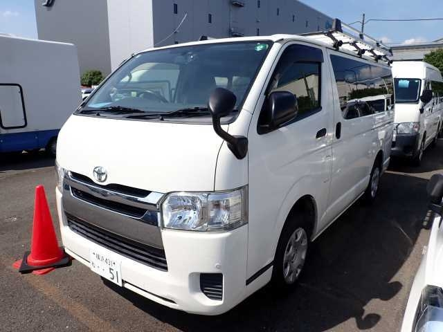 TOYOTA HIACE VAN 2016