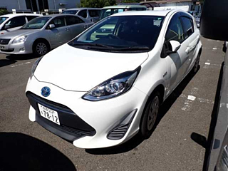 TOYOTA AQUA 2017