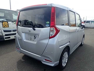 TOYOTA ROOMY 2019