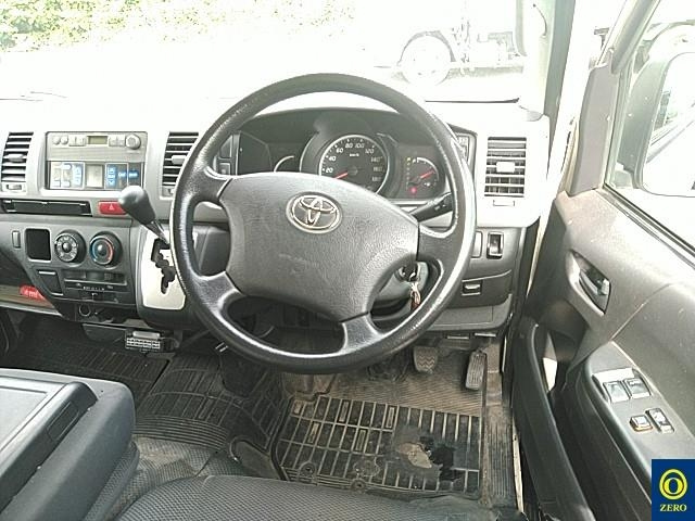 TOYOTA HIACE VAN 2010