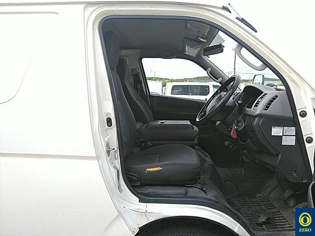 TOYOTA HIACE VAN 2010