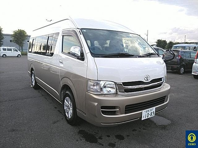 TOYOTA HIACE 2010
