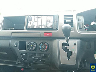 TOYOTA HIACE 2010