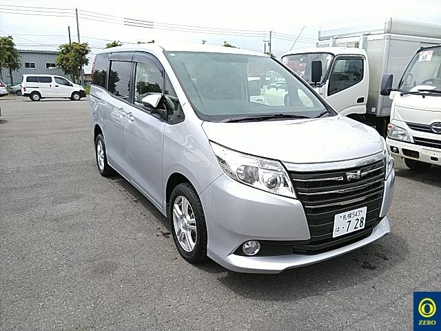 TOYOTA NOAH 2014