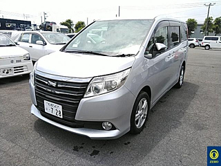 TOYOTA NOAH 2014