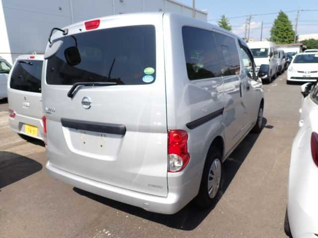 NISSAN NV200 2020