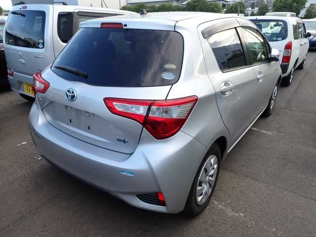 TOYOTA VITZ 2018