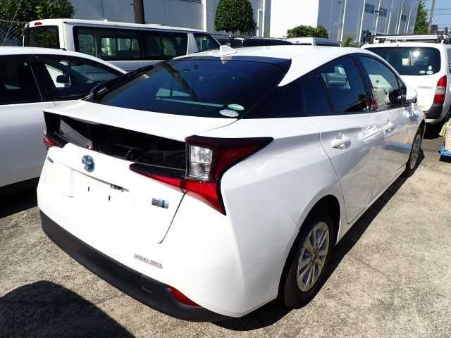 TOYOTA PRIUS 2019