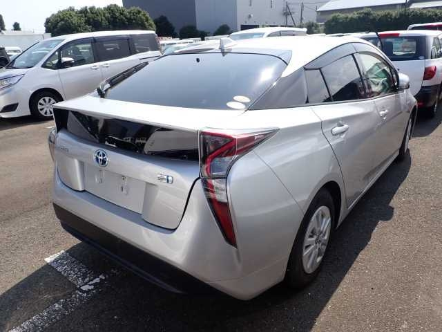 TOYOTA PRIUS 2017