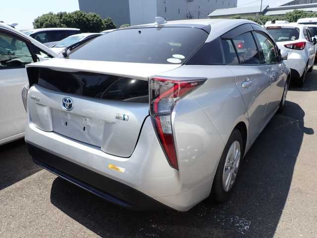 TOYOTA PRIUS 2017