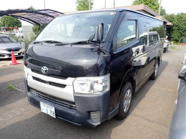 TOYOTA HIACE VAN 2017