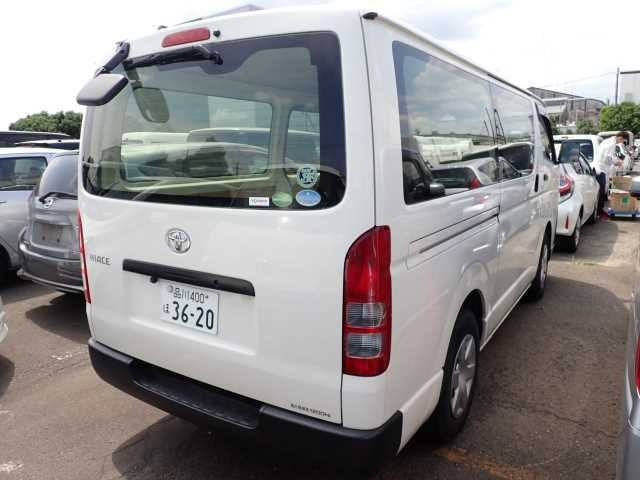 TOYOTA HIACE VAN 2021