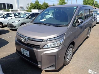 TOYOTA VOXY 2019