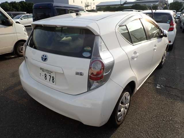 TOYOTA AQUA 2015