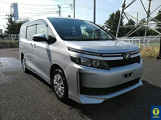 TOYOTA VOXY 2014