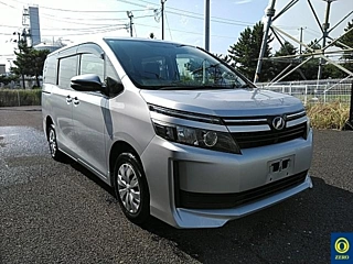 TOYOTA VOXY 2014