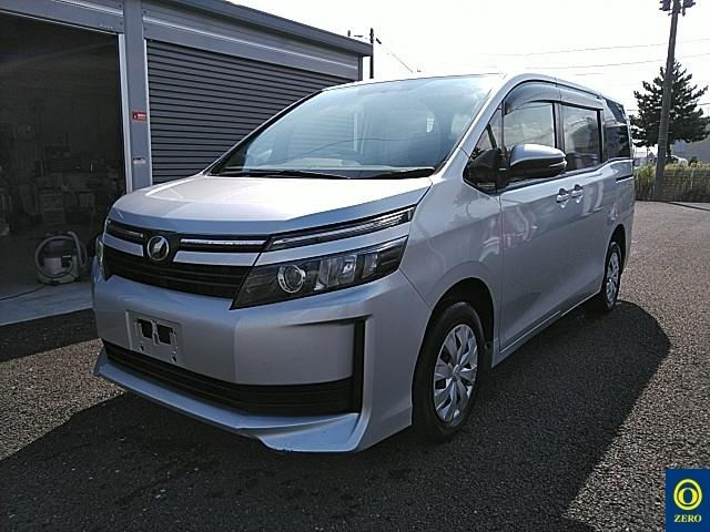 TOYOTA VOXY 2014