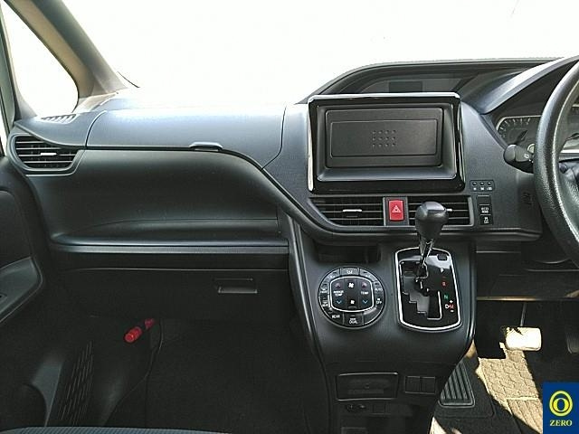 TOYOTA VOXY 2014