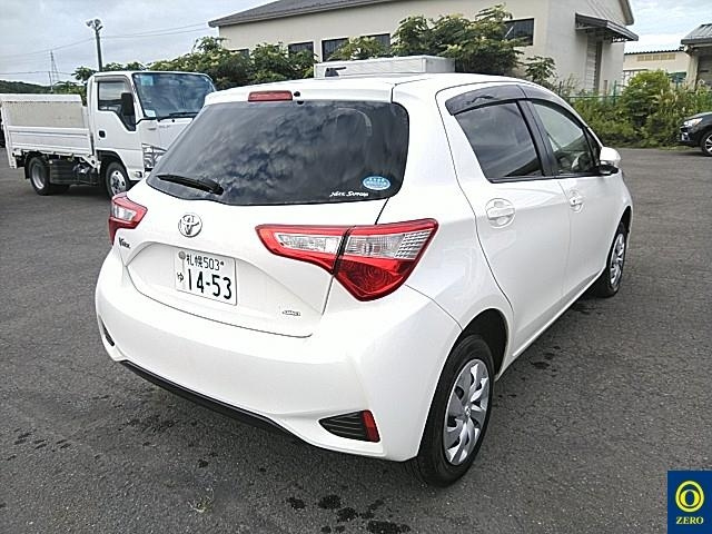 TOYOTA VITZ 2017