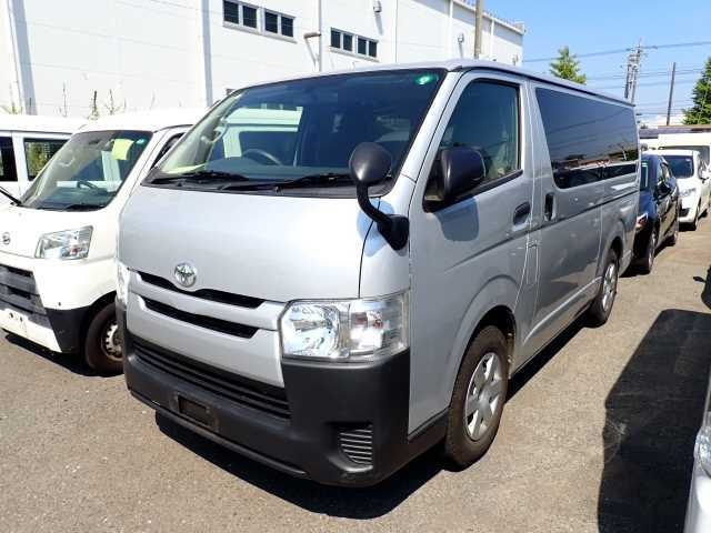 TOYOTA HIACE VAN 2017