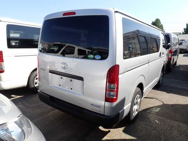 TOYOTA HIACE VAN 2017