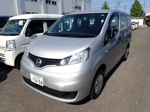 NISSAN NV200 2020
