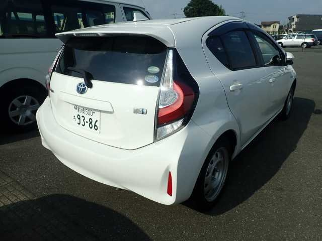 TOYOTA AQUA 2017