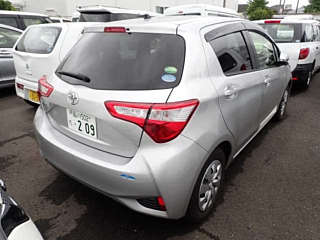 TOYOTA VITZ 2018