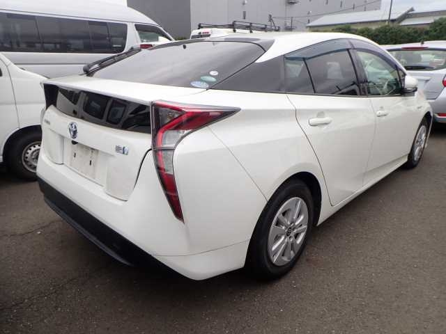 TOYOTA PRIUS 2018