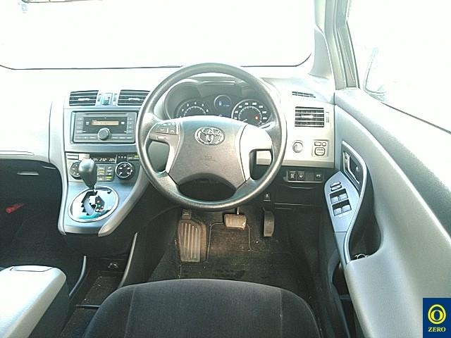 TOYOTA MARK X ZIO 2012