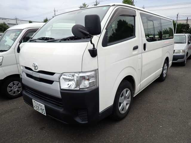 TOYOTA HIACE VAN 2018