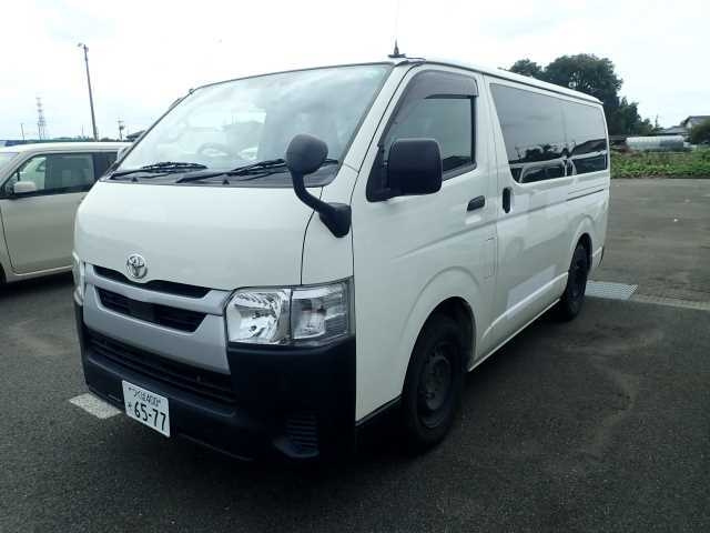TOYOTA HIACE VAN 2020