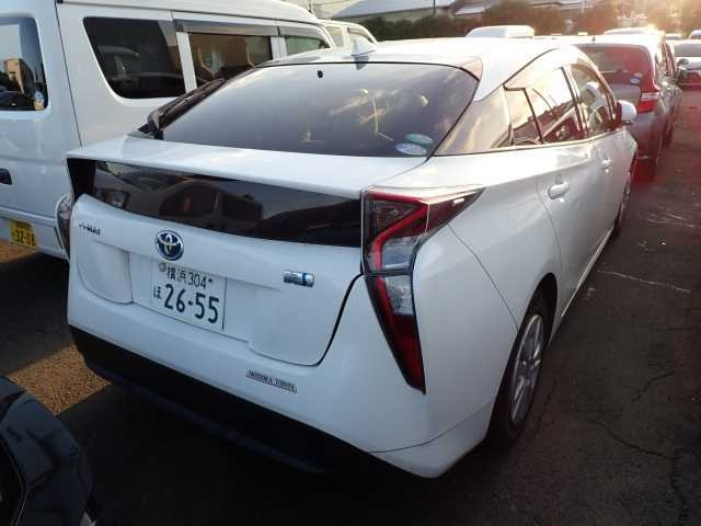 TOYOTA PRIUS 2016
