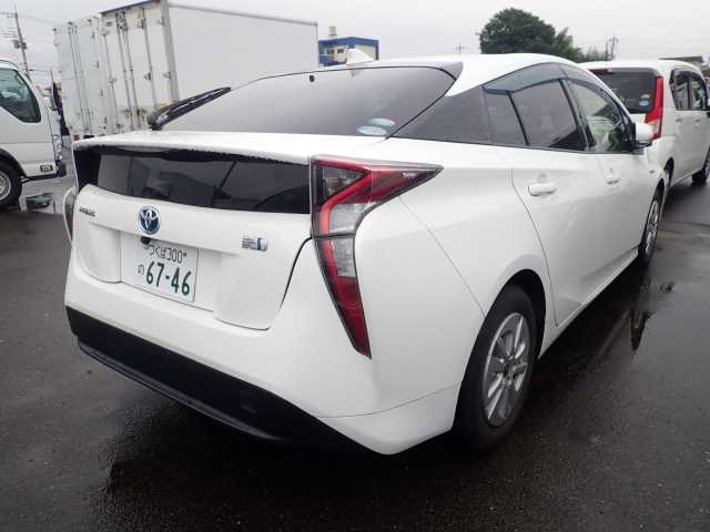 TOYOTA PRIUS 2016