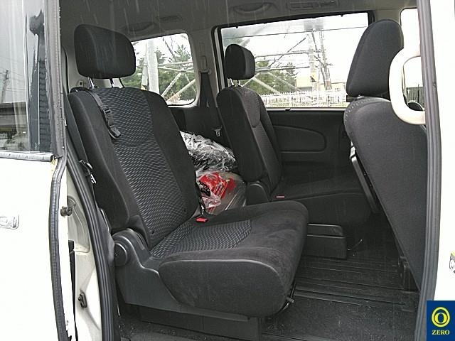 NISSAN SERENA 2012