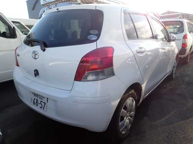 TOYOTA VITZ 2011