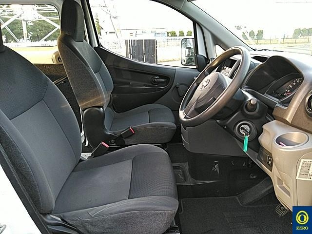 NISSAN NV200 2012