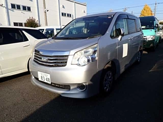 TOYOTA NOAH 2010